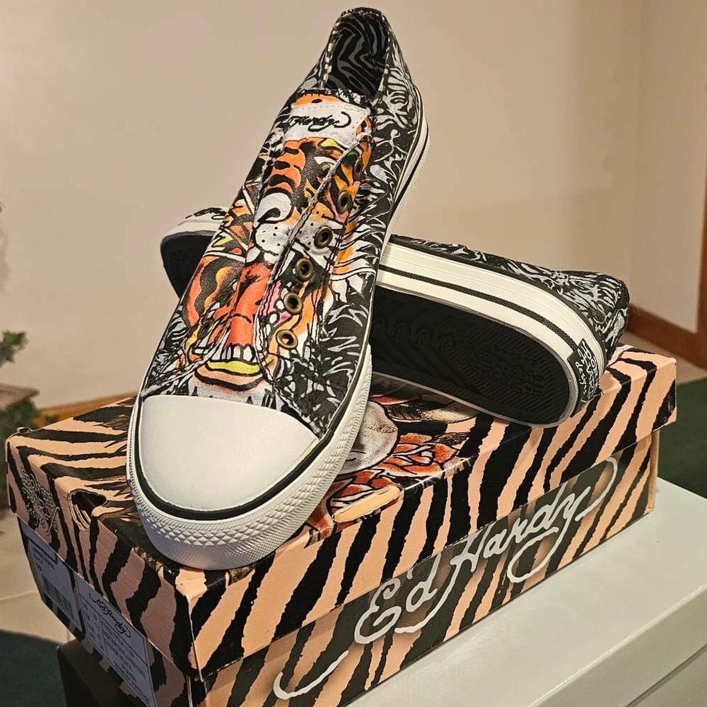 Women’s Ed Hardy Canvas Sneaker sz 10